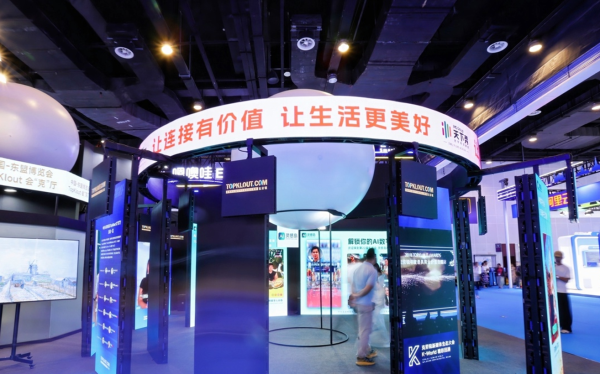 全国十大配资 聚焦东博会人工智能专馆  灵感岛多语种AI数字人体验吸睛